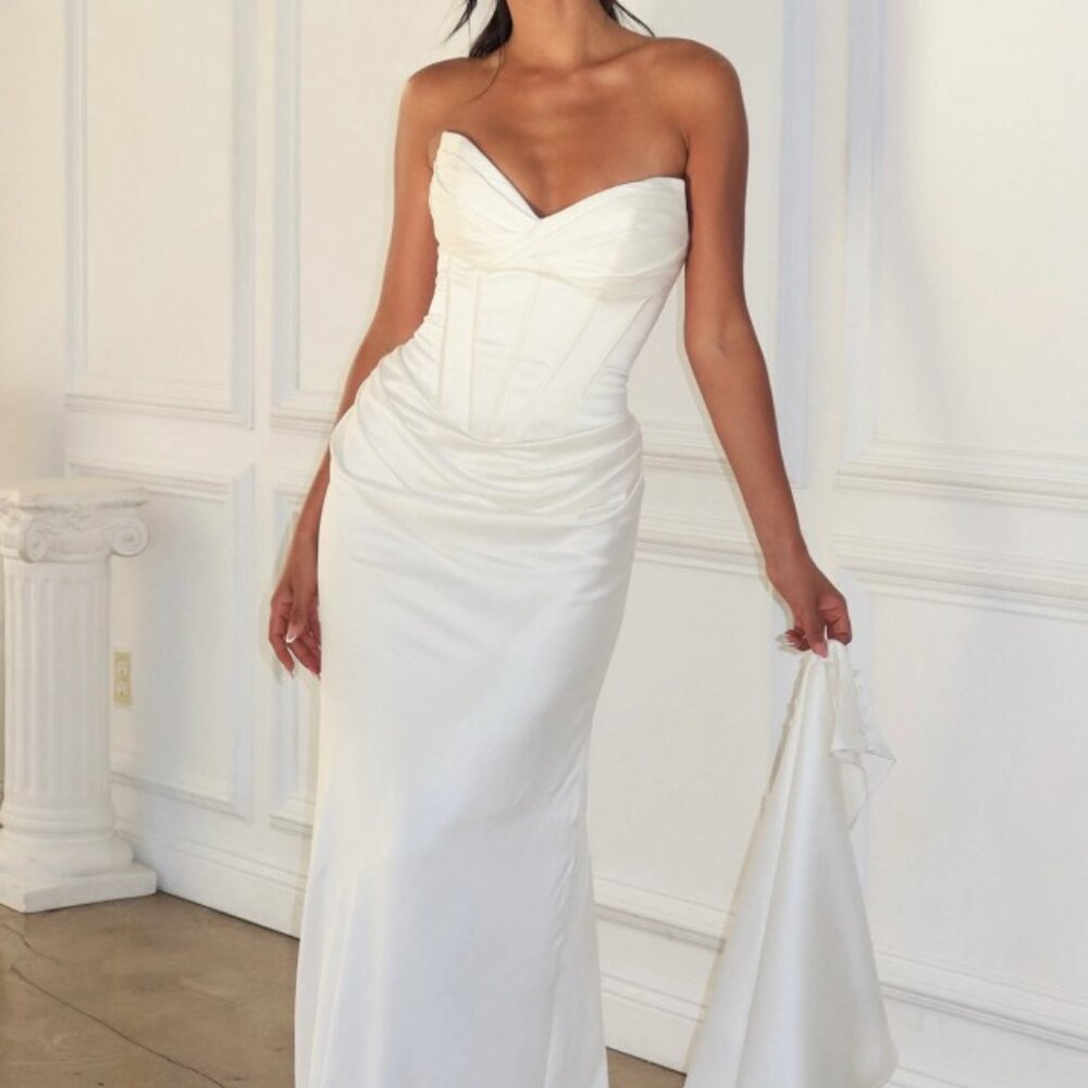 Martina Liana Luxe 2025 Wedding Gown - Ivory